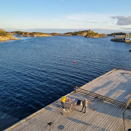 Apartment With Fantastic Seaview In Henningsvaer. Exterior photo