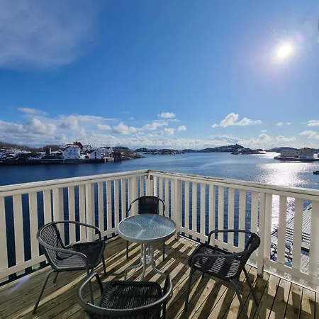 Apartment With Fantastic Seaview In Henningsvaer. Exterior photo