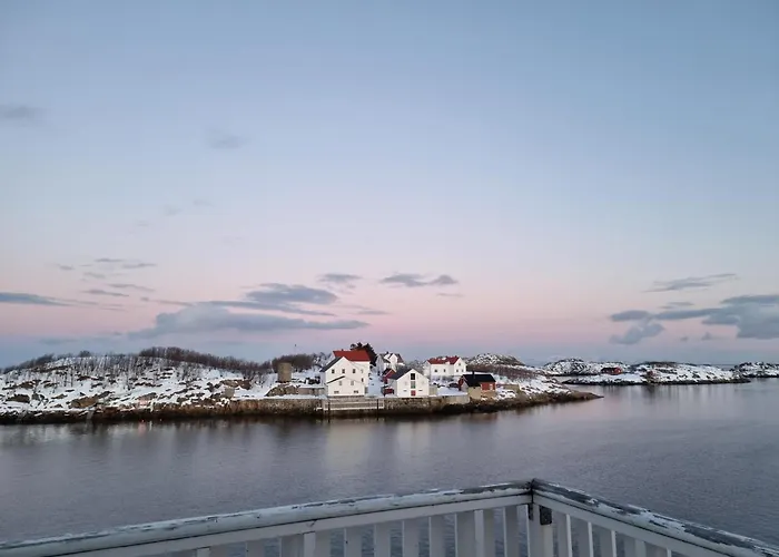 Apartment With Fantastic Seaview In Henningsvaer.