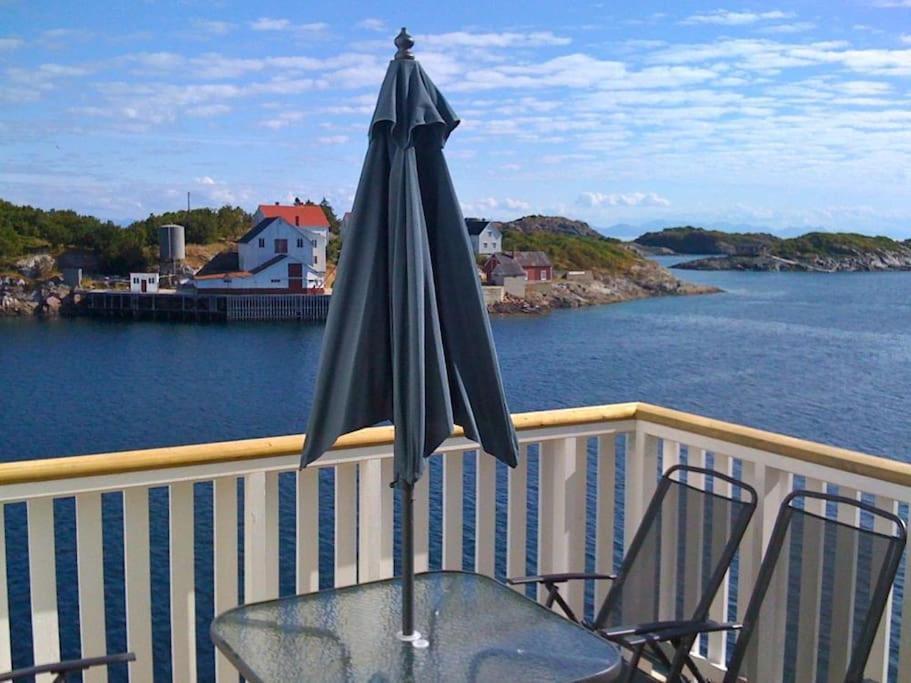 With Fantastic Seaview In Henningsvaer. Apartment