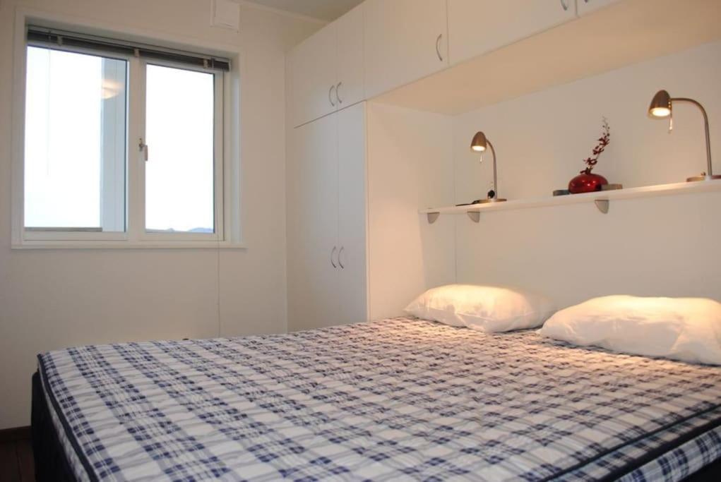 With Fantastic Seaview In Henningsvaer. Apartment