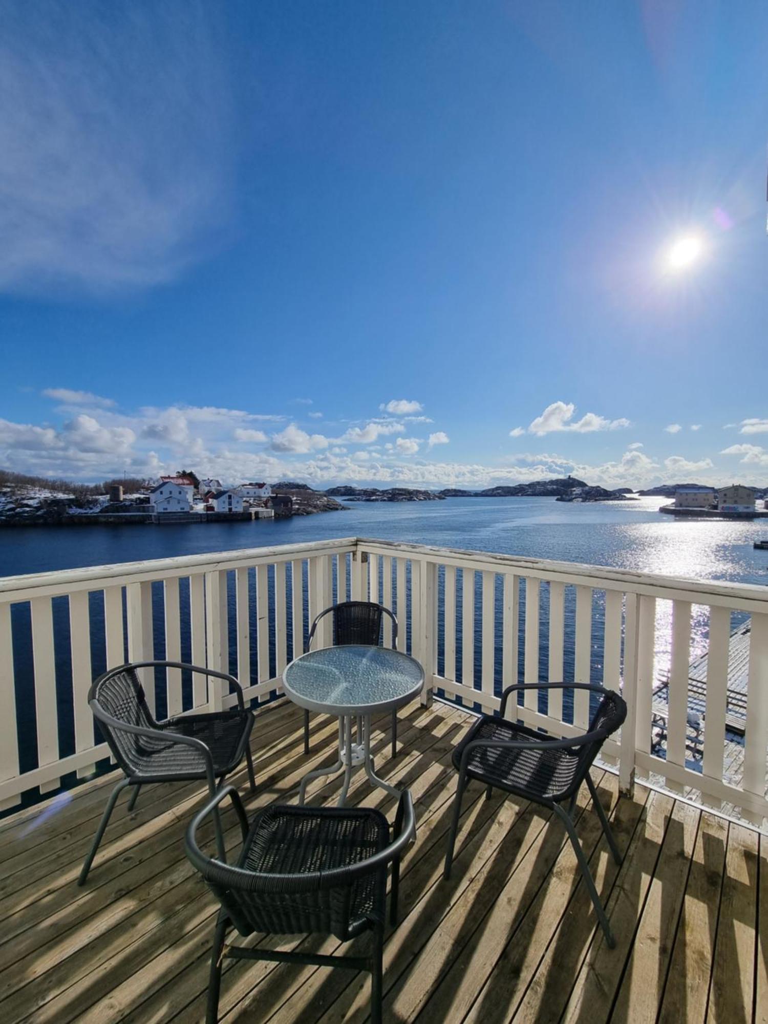 With Fantastic Seaview In Henningsvaer.