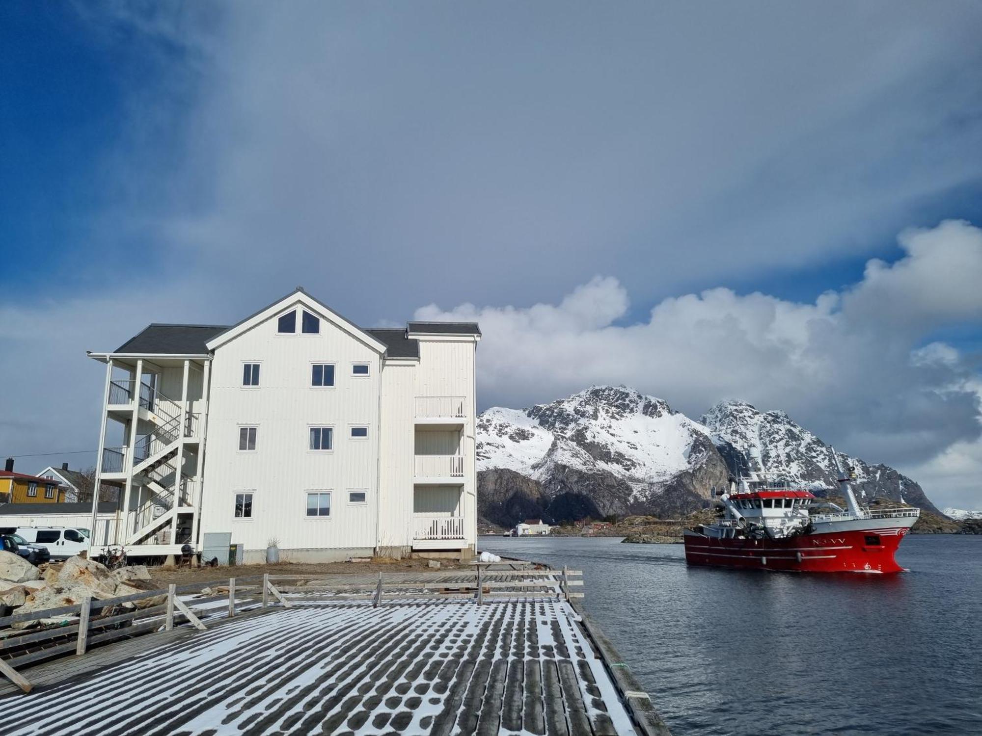 With Fantastic Seaview In Henningsvaer. Apartment